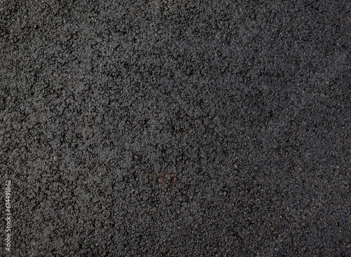 Nahaufnahme eines frischen Asphhaltbelages auf einer Strasse
