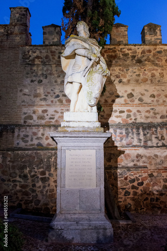 Detalles de la puerta de la Bisagra en Toledo, España photo