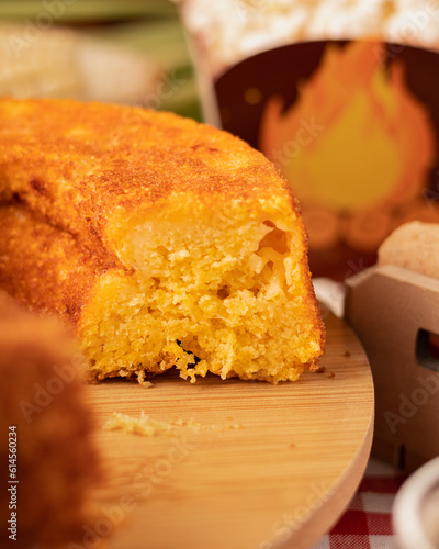 Bolo de milho, bolo de festa junina, bolo de milho com requeijão, comida de festa junina, festa junina photo