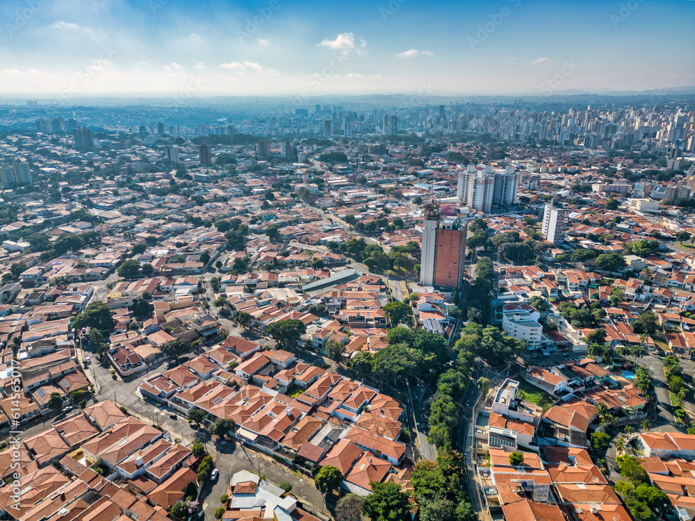 Aerial view of Pedreira do Chapadão and adjacent neighborhood located in Jardim Chapadão in the city of Campinas, interior of São Paulo. Campinas, 2023.