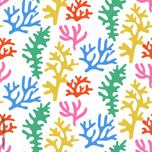 Seamless coral reef pattern. Colorful underwater background of the ocean world in vintage style. A hand-drawn underwater natural element. Marine Seamless repeating design for Fabric, Textile, Paper