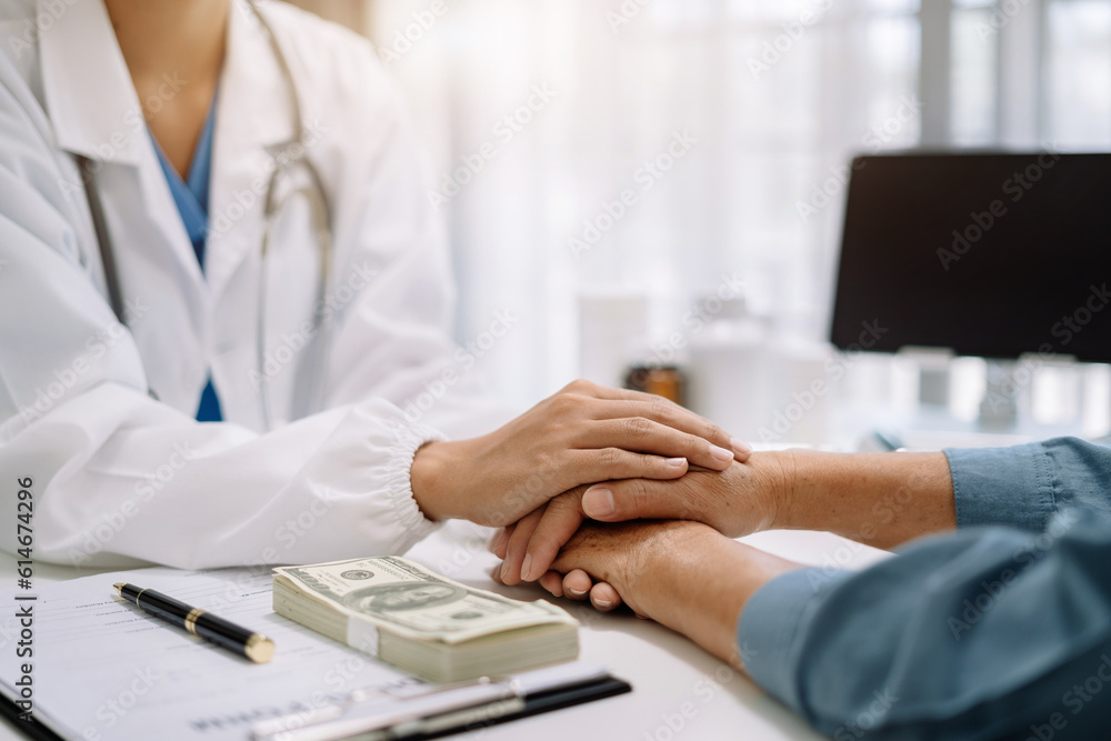 Female doctors shake hands with patients. Medical professionals help treat Sick people. Physical examination. Concept Health care and Social Security. Female doctors shake hands with patients. Medical professionals help treat Sick people. Physical examination. Concept Health care and Social Security.