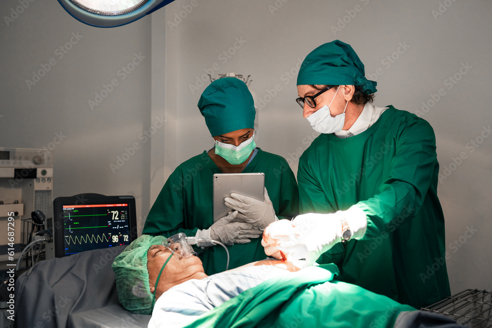 Expert medical team and their assistants collaborate in the operating room at the hospital, providing assistance to emergency patients. Expert medical team and their assistants collaborate in the operating room at the hospital, providing assistance to emergency patients.