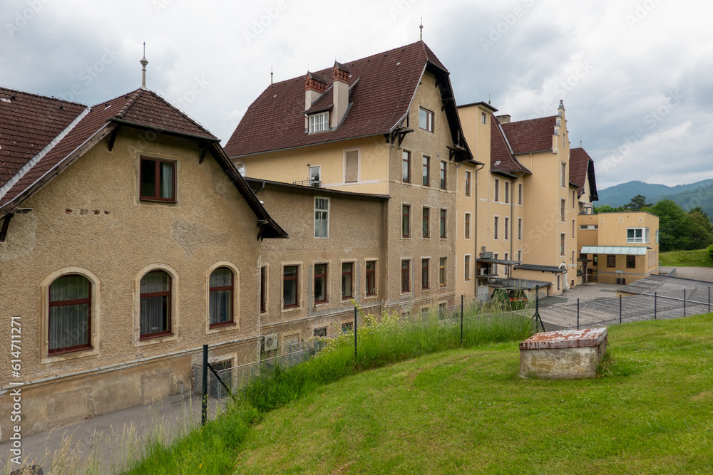 Fototapeta premium Historic clinic with elements of art nouveau, art déco and expressionism . Historische Klinik mit Elementen des Jugenstils, des Art déco und Expressionismus . LKH Hörgas . Landeskrankenhaus Hörgas