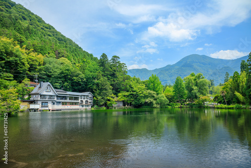 初夏の金鱗湖 大分県由布市 Lake Kinrinko in early summer. Ooita Pref, Yufu City.