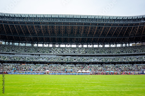 東京・新国立競技場の内部スタンドとフィールド＆トラック