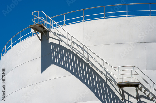 Gas tank, storage container with steps