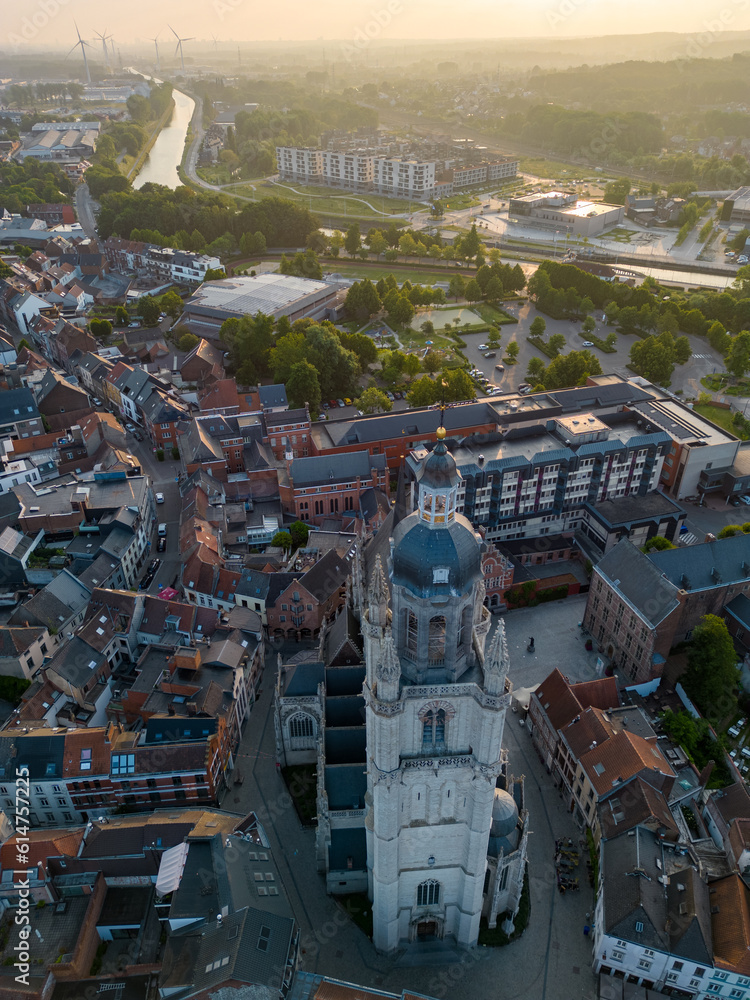 Halle, Vlaams brabant, Belgium, 06 09 2023, Sun rising over the Basilica of Saint Martin or Sint Martinus in the center of the city of Halle. High quality photo