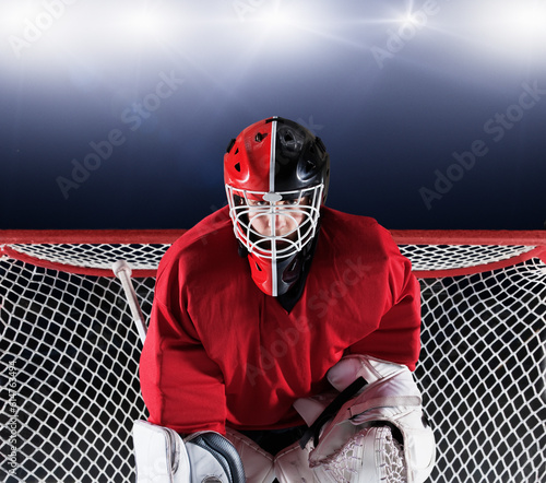 Canvas Print Portrait determined hockey goalie protecting goal net