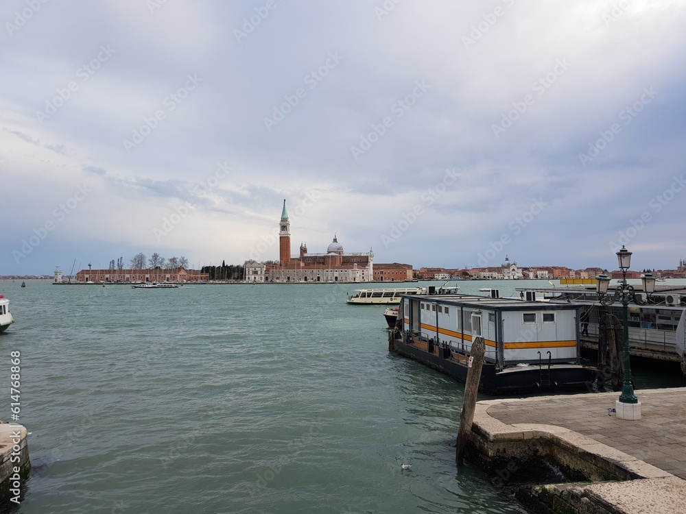 Boote im Hafen von Venedig, Italien Boote im Hafen von Venedig, Italien