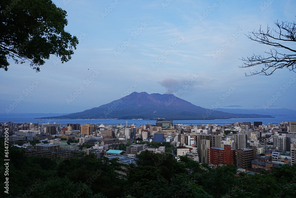 City view of Kagoshima and Sakurajima Volcano Mountain in Kagoshima, Japan - 日本 鹿児島 桜島 街並み	