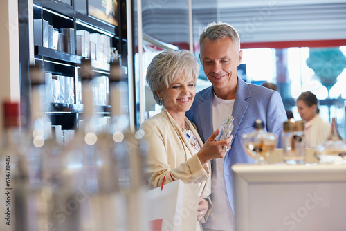 Obraz na plátne Couple shopping for perfume and cologne in shop