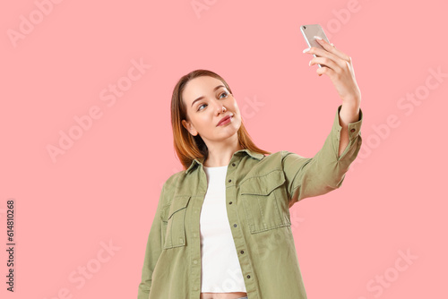 Beautiful young woman on pi...