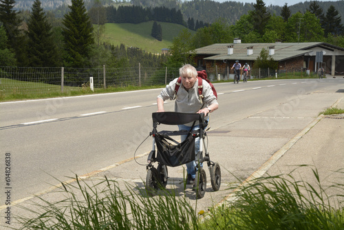 frau mit rollator unterwegs photo