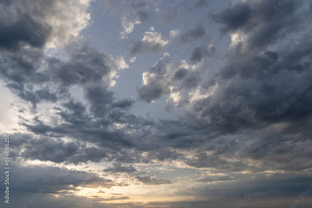 Obraz premium A stunning sunset view over a river