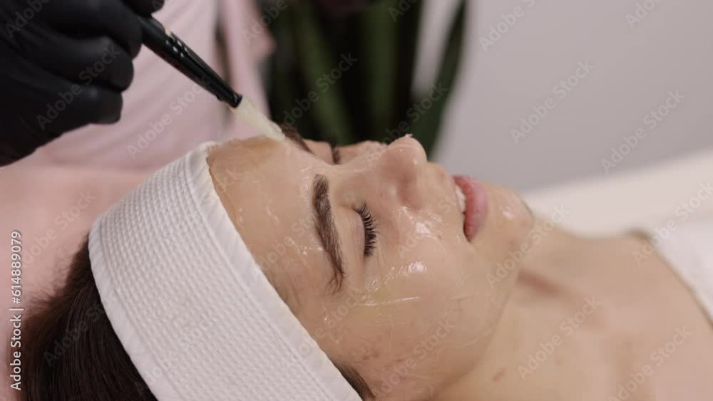 Conductive gel, Nonsurgical lifting, RF techniques. Beauty expert