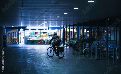 Photography Cycliste de nuit en ville