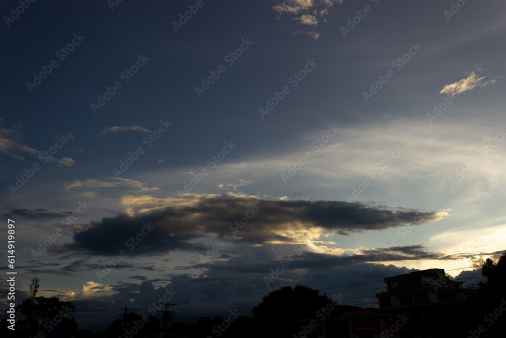 Obraz premium time lapse of clouds over the city