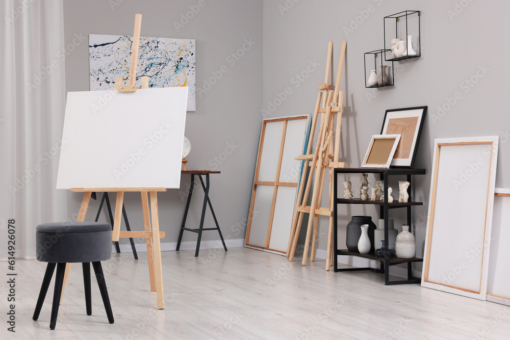 Fototapeta premium Artist's studio with easels, canvases and painting supplies