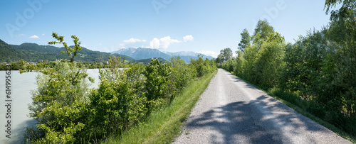 Fotografia bike route along Inn river, upper bavaria landscape