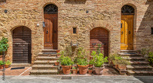 Fototapeta Naklejka Na Ścianę i Meble -  Pienza small streets on a hot day, Tuscany, Italy