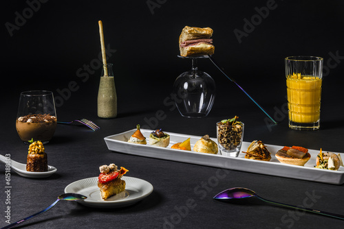 Foto Various gastronomic appetizer and delicious dishes on a black background with an