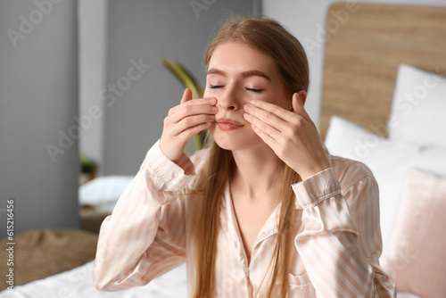Young woman doing face buil...