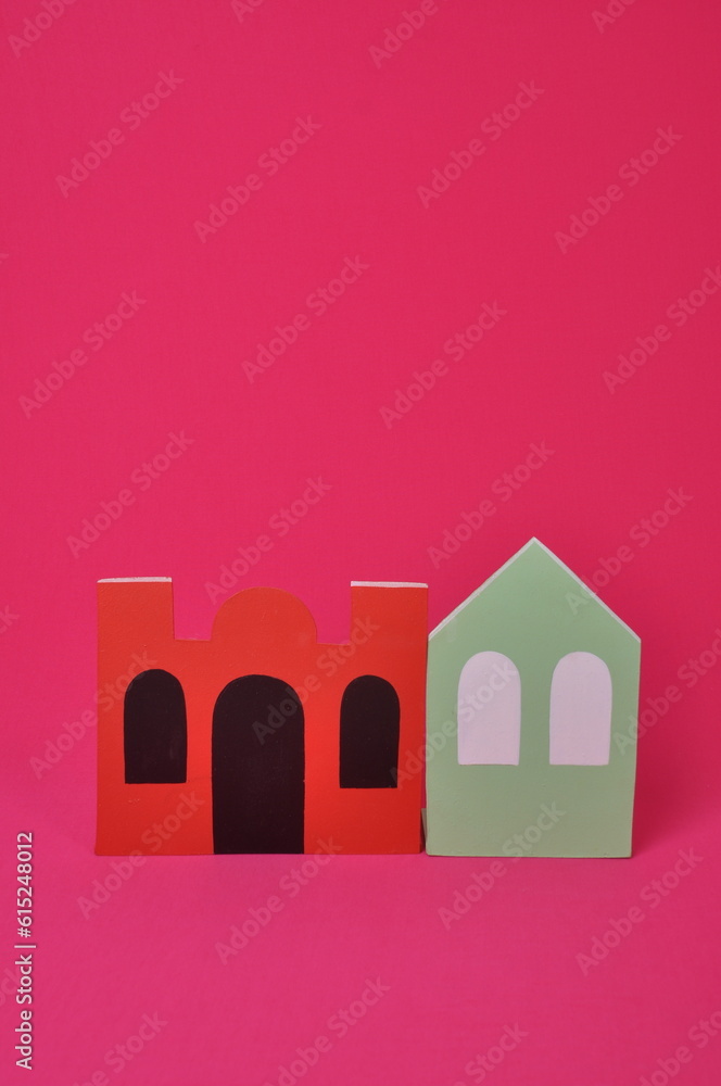 casa e comércio pequeno, representação em fundo rosa casa e comércio pequeno, representação em fundo rosa