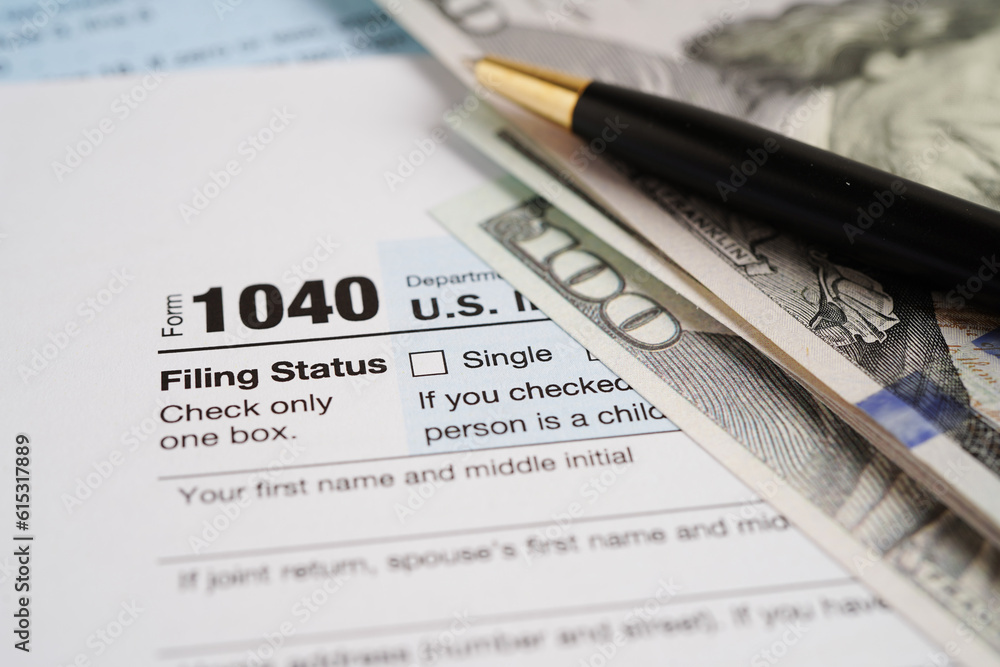 Obraz premium Tax form 1040 U.S. Individual Income Tax Return, business finance concept.