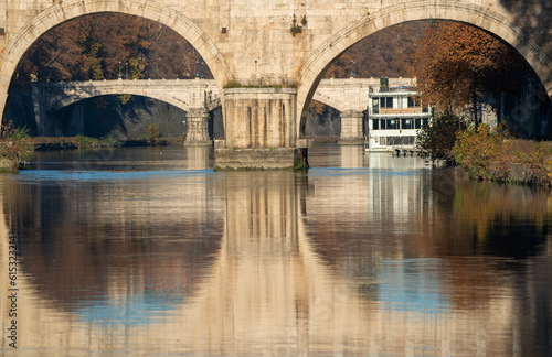Ponts sur le Tibre à Rome © patrick