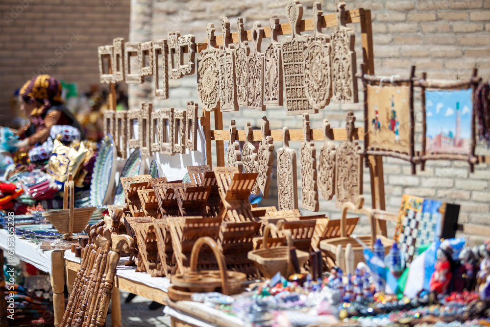 Obraz premium wooden decoration items in a street shop