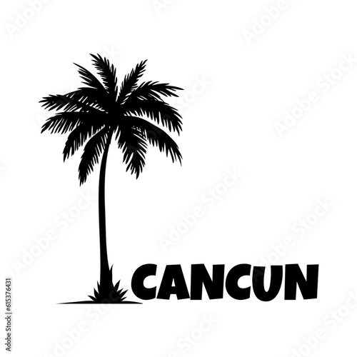 Logo vacaciones en México. Letras de la palabra Cancun en la arena de una playa con silueta de palmera