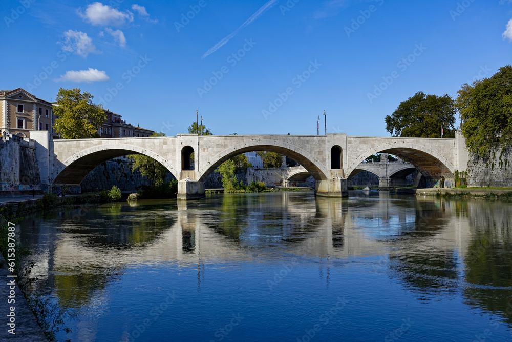 Ponts en arc sur le Tibre à Rome