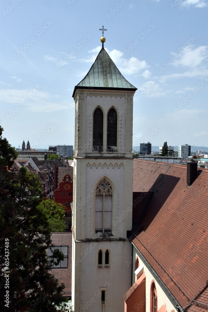 Martinskirche in der Altstadt von Freiburg
