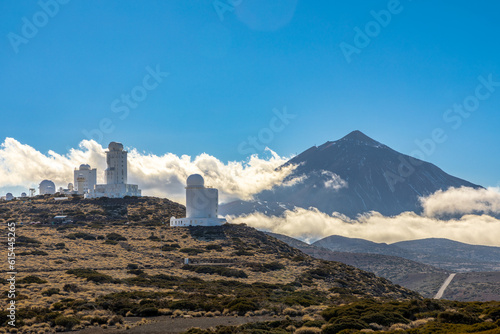 Observatorium vor dem Gipfel des Teide, Teneriffa photo