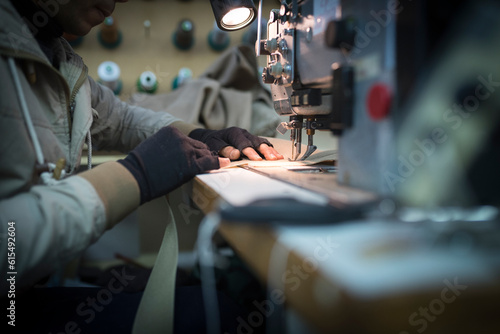 Pelletteria, made in Italy, cucire e tagliare stoffa