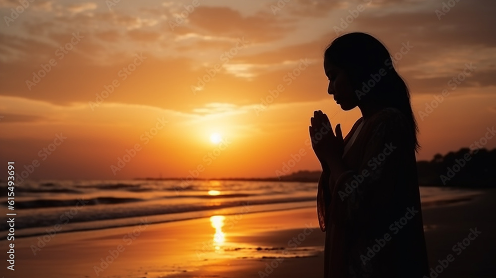 mulher fazendo oração em por do sol lindo ao ar livre, fé cristã 