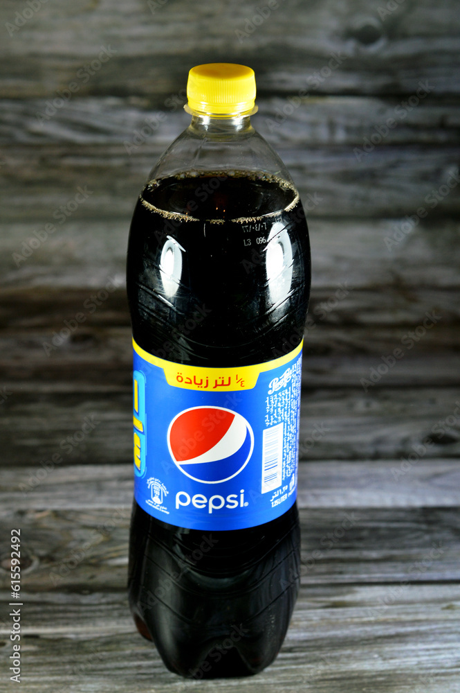 Foto de Cairo, Egypt, June 18 2023 Pepsi, a Cola flavor plastic bottle