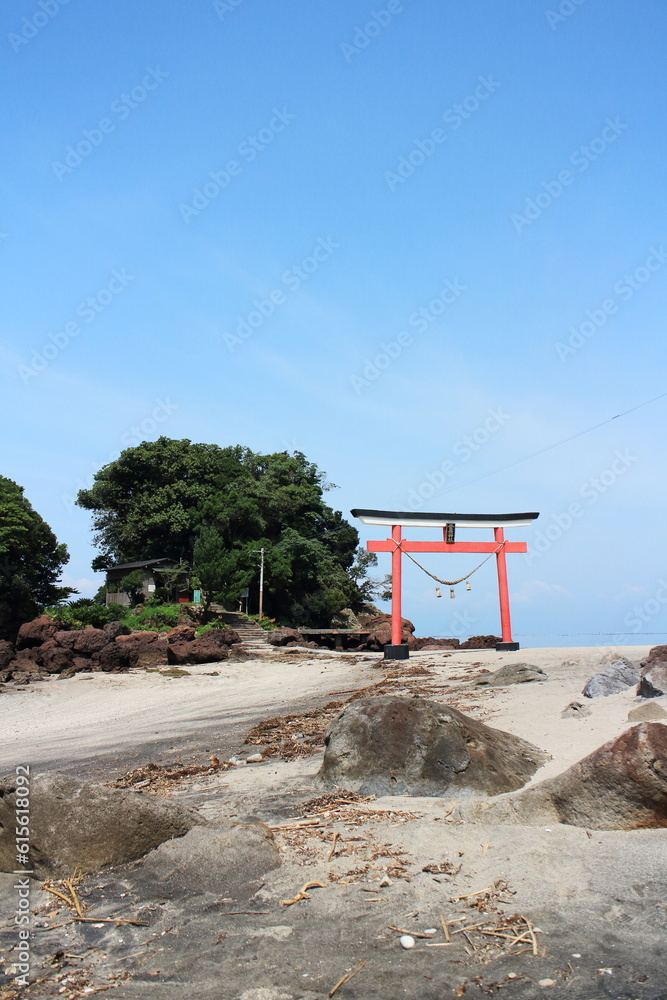 波打ち際の美しい菅原神社