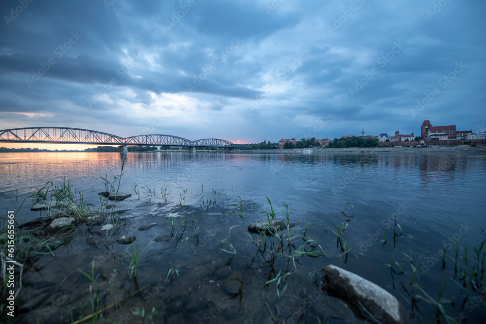 Fototapeta premium woda, morski, sundown, niebo, brydż, krajobraz, noc, jezior, rzeka, gród, wieczorny, chmura, charakter, plaza, podróż, oceanu, słońce, dzisiejszy wieczór, wschody, port, wybrzeze, bawić, tourismus, ho