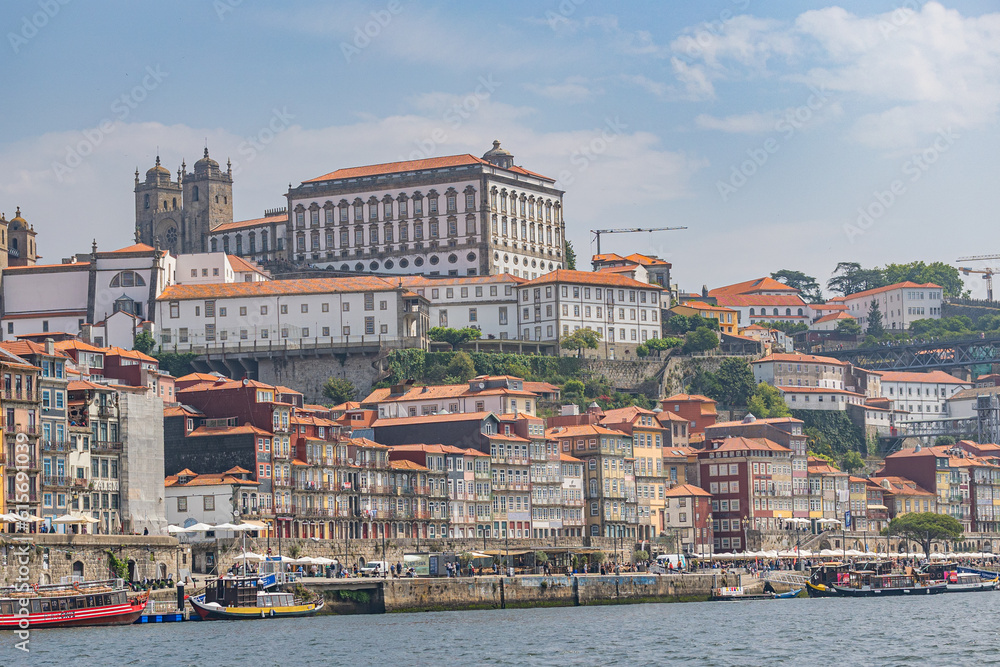 vue du Douro, de la vieille ville de Porto (Portugal)