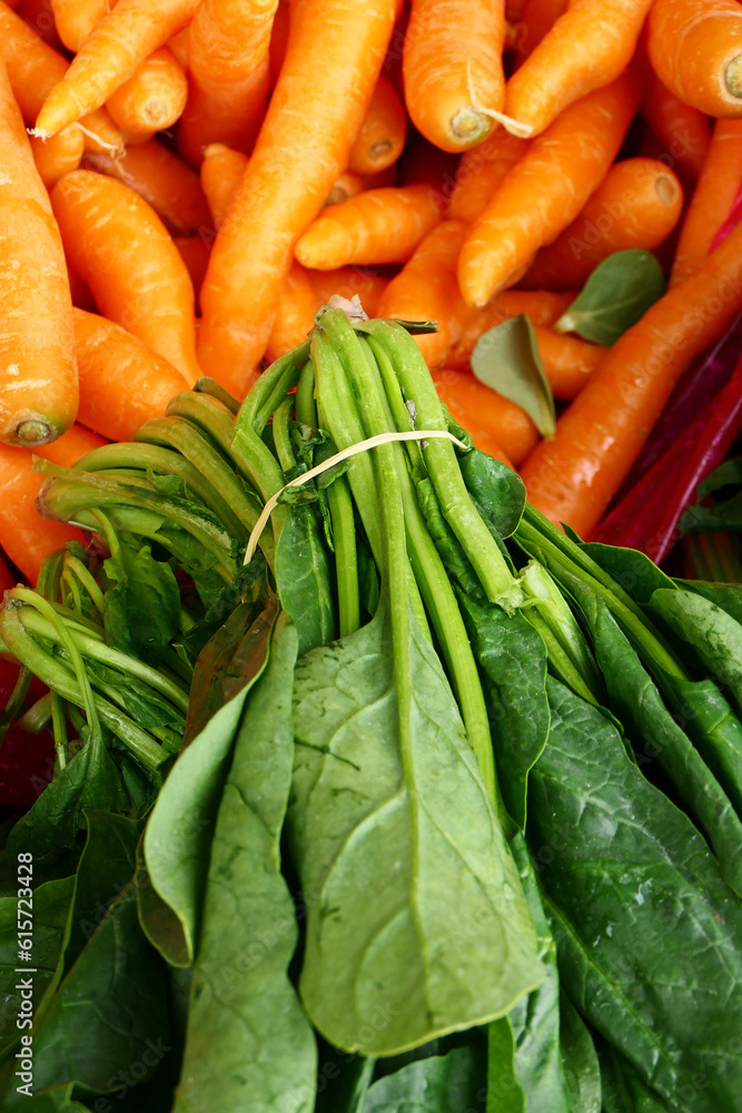 organic and fresh spinach and carrots at the market counter
