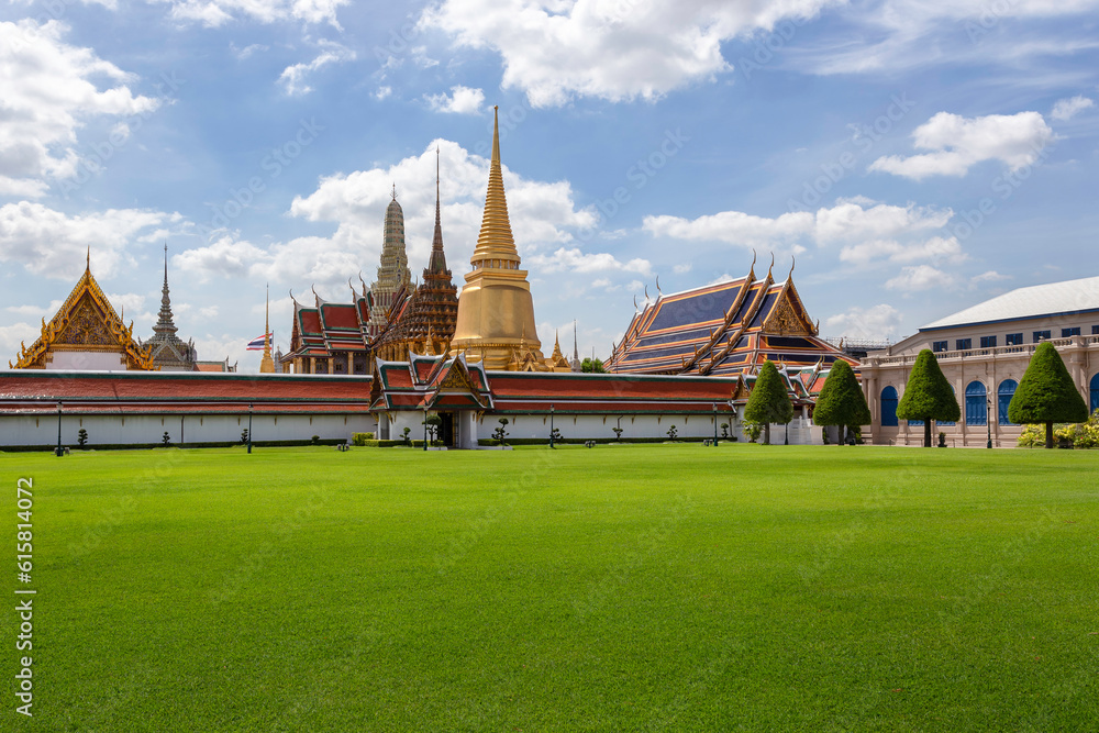 Naklejka premium Temple of the Emerald Buddha or Wat Phra Kaew temple, Bangkok, Thailand