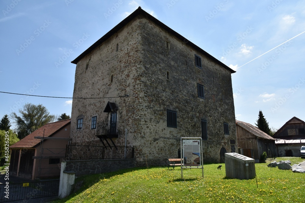 Turm des römischen Kastells Cannabianca in Zeiselmauer, Österreich, 04.05.2023 Turm des römischen Kastells Cannabianca in Zeiselmauer, Österreich, 04.05.2023