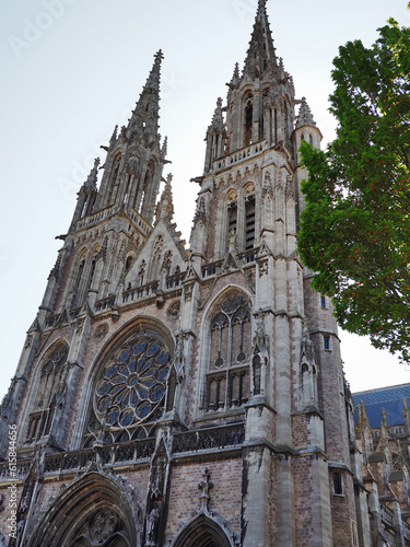 Die Kirche St. Peter und Paul (niederländisch Sint-Petrus-en-Pauluskerk) ist die neugotische römisch-katholische Dekanatskirche im Seebad Ostende in der belgischen Provinz Westflandern