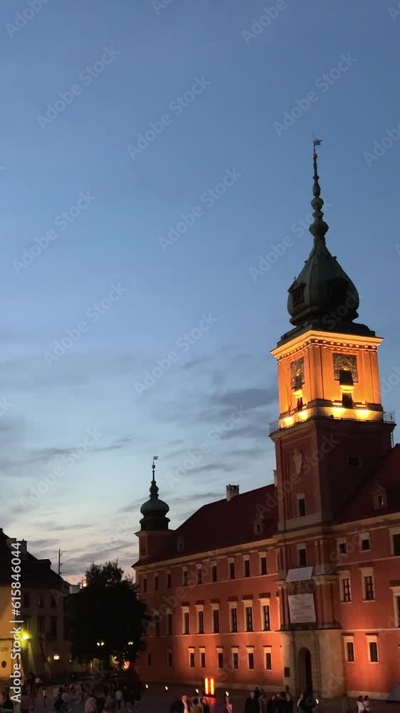 Sigismund column in Warsaw Poland King Sigismund stands on this colony if this column collapses it will be bad so they are changed every 200 years evening shooting 06.24.2022 Warsaw. Sigismund column in Warsaw Poland King Sigismund stands on this colony if this column collapses it will be bad so they are changed every 200 years evening shooting 06.24.2022 Warsaw.
