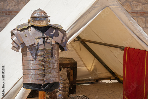 Photos armor and helmet of a soldier of the ancient roman empire in front of a military