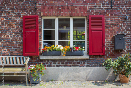 Obraz na płótnie Old German house with window with wooden shutters, Wachtendonk w salonie