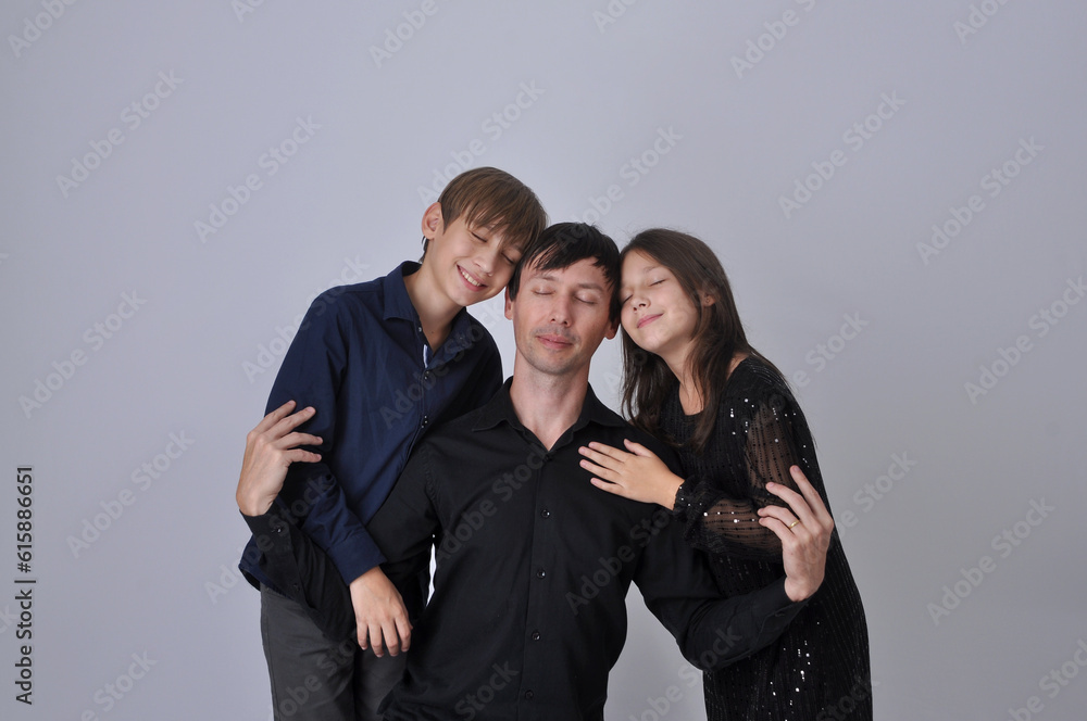 pai junto com filhos, feliz dia dos pais pai junto com filhos, feliz dia dos pais