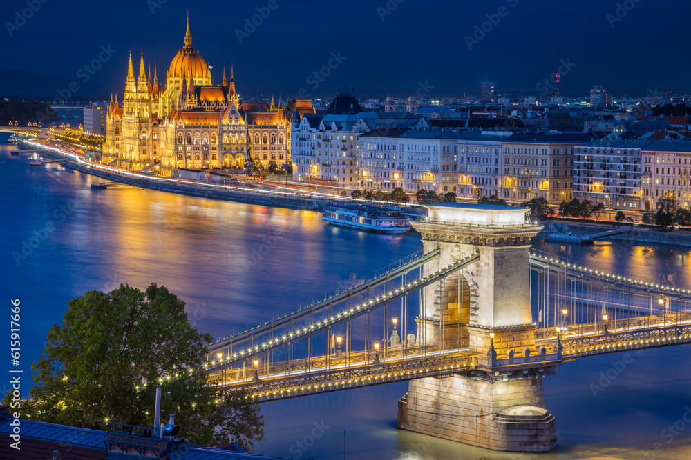 Fototapeta premium Cityscape image of Budapest, capital city of Hungary, during twilight blue hour.